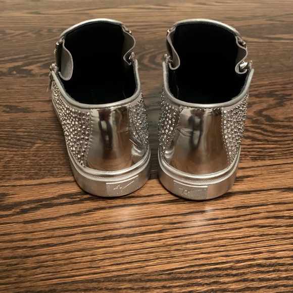 Super Hot GZ Sneaker - Picture 3 of 7